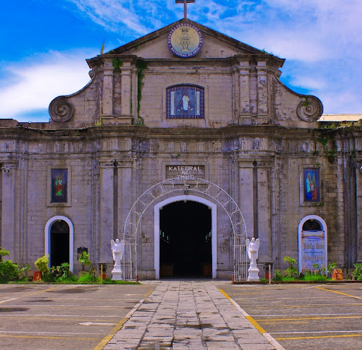 Pandiyosesanong Dambana at Parokyang Katedral ng Mahal na Birhen del Pilar (Katedral ng Imus)