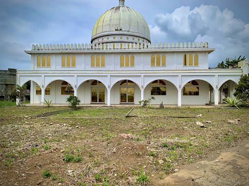 Masjid Sheikh Abdulrahman Pacasum (White Mosque)